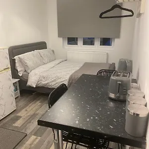 Exeter Garden For 2 Apartment *