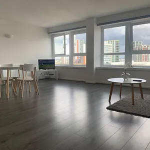 Stunning Royal Arsenal River View Apartment London