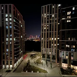 2 Bed Close To Station With Parking Apartment *