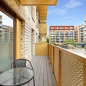 Beautiful In Surrey Quays Apartment London