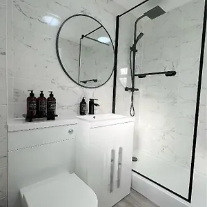 Stunning In Beckton With Private Entrance * London