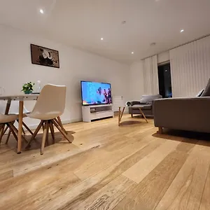 Apartment The Maud Luxury Garden London