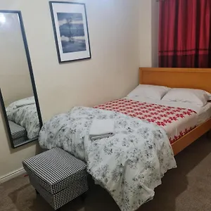 Homestay Curly Curves London