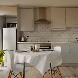 9b - The Bricklane Artistic Studio Apartment London