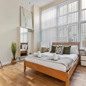 Parea Living - Canary Wharf, Secluded Luxury Flat W Free Parking & Remote Working *