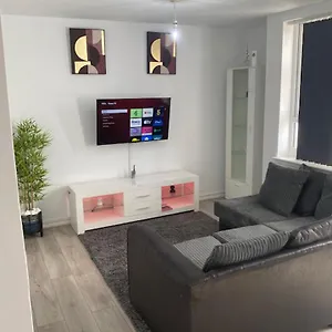 Chic Retreat Immaculate 2 Bed Oasis In Apartment *