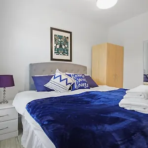Modern 2 Bed East By Rebby Sleeps 5 Near Canning Town Station * London
