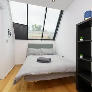 Homestay En-suite In Zone 1