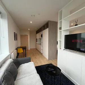 Apartment London Heathrow Airport Voyager House Terminal 12345 - Ev Electric And Parking Available *