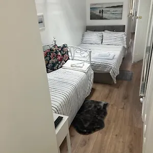 Cosy Apartment, Flat In London