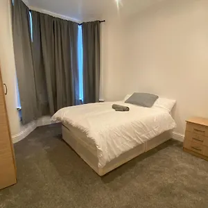 Cosy House In Newham Homestay *