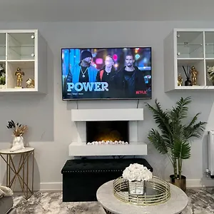 Stylish Meets Luxury! 2 Bed 2 Bath Family Apartment *