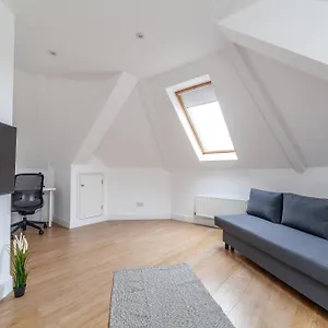 Apartment Great 1 Bedroom In Hounslow With Free Parking *