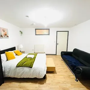 Apartment Excellent Two Bedroom Flat In London