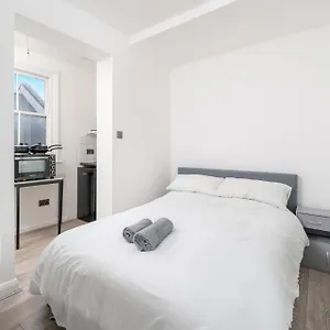 Apartment Heart Of Dalston- Trendy Compact Studio Flat London
