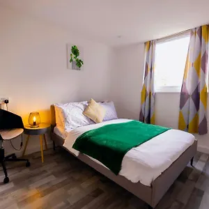 2 Bedrooms -parking-very Spacious-wifi *