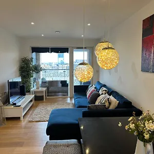 Luxury 3 Bedroom Flat In Stratford,
