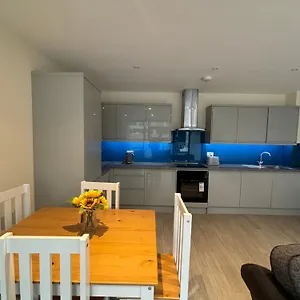Apartment Claret And Blue London