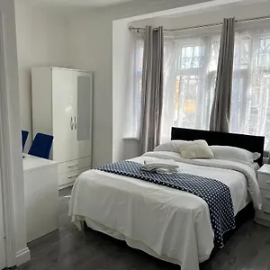 Starlet Apartamento Wanstead