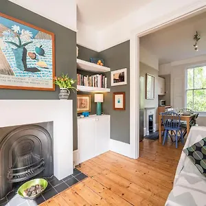 Spacious 20min To Bridge Pass The Keys * London