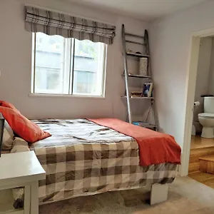Homestay Cozy Ensuite In Authentic With Garden Terrace In Prime Location Just East Of London