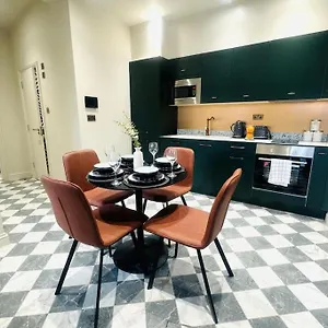 99 Ii, Key Spot, Flat E Apartment London