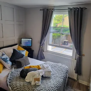 Apartment At 113b - A Away From *