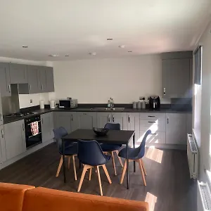 Cozy 2 Bed Flat In Rainham Apartment *