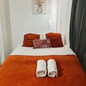 Fantastic Flat In Great Location Apartment London