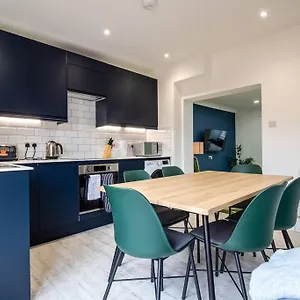 Spacious 3 Bed 3 Bath Aldgate London