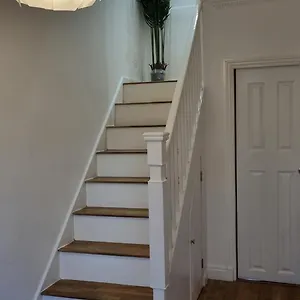 Cheerful 4 Bedroom *