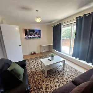 Holiday home Zone 2, Spacious 3 Bedroom House London