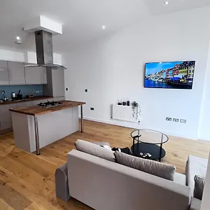 Stylish Is Perfect Near Greenwich Apartment