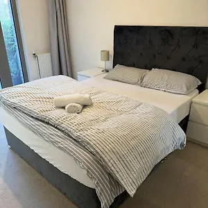 Modern One Bed Flat, Near City Airport ,excel Centre, Dlr & Barrier Park *