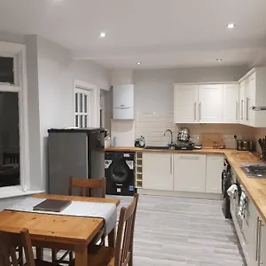 Spacious 3 Bedroom House 30mins From London Bridge Holiday home Belvedere