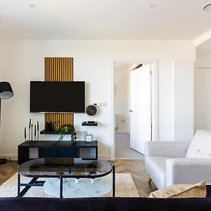 Apartment Luxury Near Canary Wharf With Stunning Views London