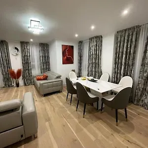 3 Bed Smart - Canary Wharf London
