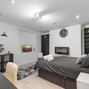 Chic Urban Retreat, Tower Bridge London