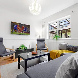 Cozylease 3-bed Canary Wharf Retreat,near Lcy *