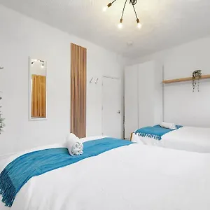 Enquires At The Panel By Harlington 8 Bed Apartment