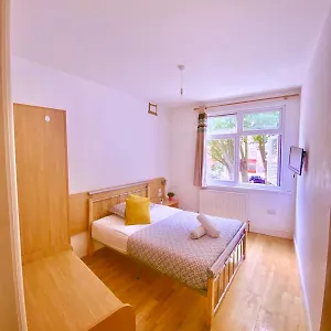 Studio 45 Homestay *
