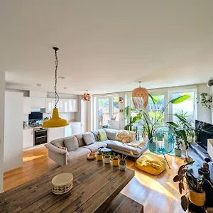 Modern East Apt, 3 Bedrooms, 2 Bathrooms