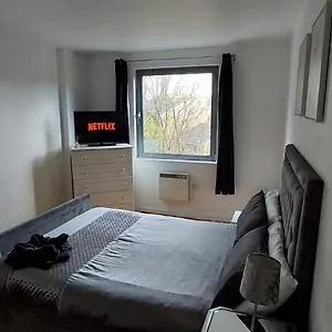 Charming 1bdr Serviced Condo! 4 Guests Pool N Free Parking * London