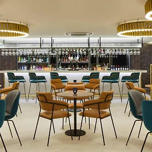 Courtyard By Marriott London Heathrow Airport 4*