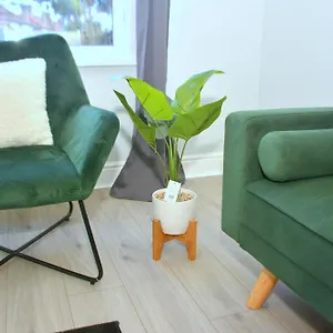 Apartment Tranquil At 3 Bedroom House In Dagenham