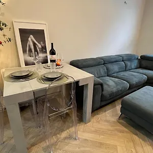 Luxury One Bedroom Paradise Apartment