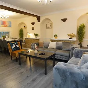 3 Bedroom House Canary Wharf Free Parking Free Wifi All Over Uk Holiday home