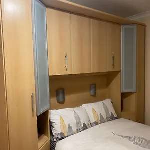 Apartment Charming 4-bedroom In East - Perfect Getaway *