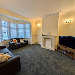 Amazing House With Free Parking