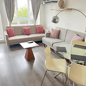 1 Bedroom In Woolwich With Free Parking Apartment London